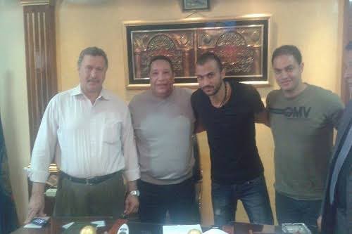 antellabokom39's tweet photo. كابتن مصر العالمي 😂 صوره نادره من توقيعه لفريق العاب دمنهور 🥰😀😂😂اه وربنا راح يلعب في العاب دمنهور بعد ما اطرد من الاهلي والزمالك والاسماعيلي ملقاش حته غير العاب دمنهور وكمان مشوه وفسخوا التعاقد 🤪😂 وجي يقولك تاريخي اكبر من الزمالك 🤓🤷🏽‍♂️ https://t.co/DUPwWbV4rO
