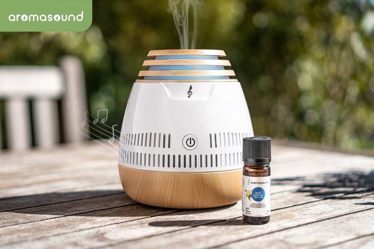 BigbenFrance's tweet image. Avec les #diffuseurs #Aromasound, offrez vous une parenthèse de bien-être olfactif et sonore. Symphoney fonctionne par brumisation à froid et diffuse un doux parfum avec un lumière aux couleurs changeantes et une musique de votre choix. Sur batt. rech. aromasound.eu