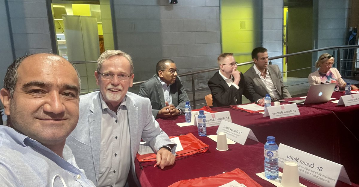 Auf Einladung des Präsidenten des #AbgH <a href="/Dennis_Buchner/">Dennis Buchner</a> ist unser Präsident <a href="/OezcanMutlu/">Özcan Mutlu</a> mit der Sportdelegation des AbgH zu 30-Jahre Olympia &amp; Paralympics in #Barcelona. In unseren Gesprächen lernen wir, wie nachhaltig #Olympia1992 die Stadt bis heute geprägt und verändert hat