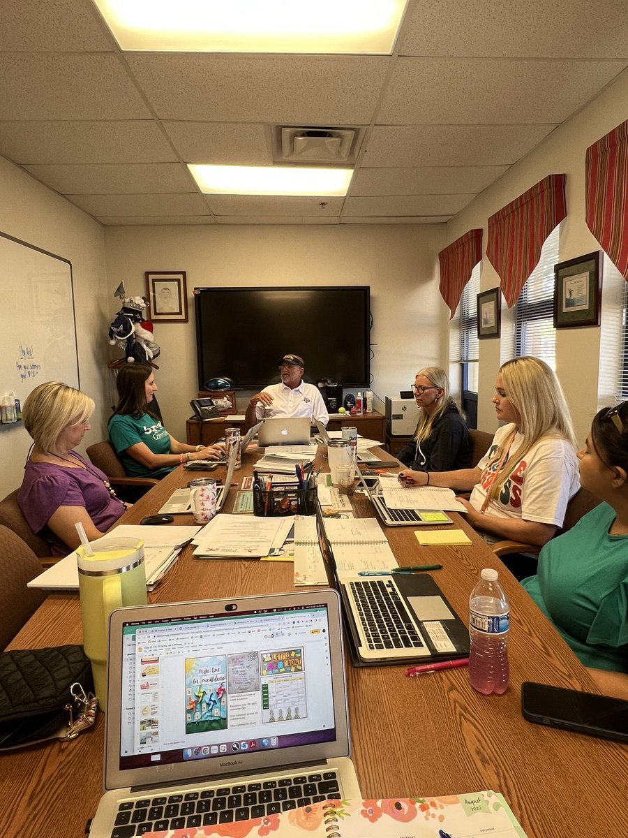 BathmanEDU's tweet photo. Back at it and ready for another stellar school year. #prideinside2223 #misdyoubelong #mymisd https://t.co/hIAA05rVTJ
