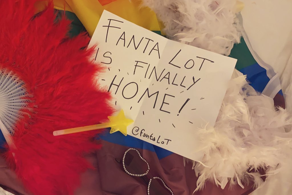 fantaLoT's tweet photo. FantaLoT is coming! 🐇💚

Trovateci, abbiamo una sorpresa per voi👀

#LoveOnTourBologna https://t.co/PAVlWcXuMG