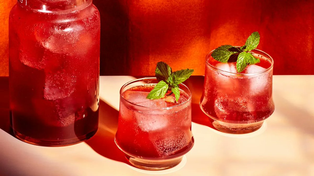 Honey-Berry-Kombucha Spritz 🍓 🍯 buff.ly/3cjQJBG #honeyrecipes #honeydrinks
