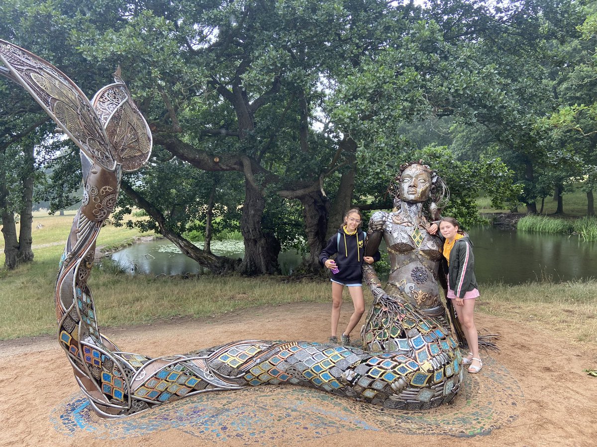 lisarobinson05's tweet photo. @6Spire @Spirejunior today we visited @ChatsworthHouse to see #Coralee, there were other visitors taking an interest, so I introduced them to 2 pupils who took part in the creation. They asked the girls lots of Qβs The girls answered all very well. 1/2 https://t.co/nEK2iNqeE2