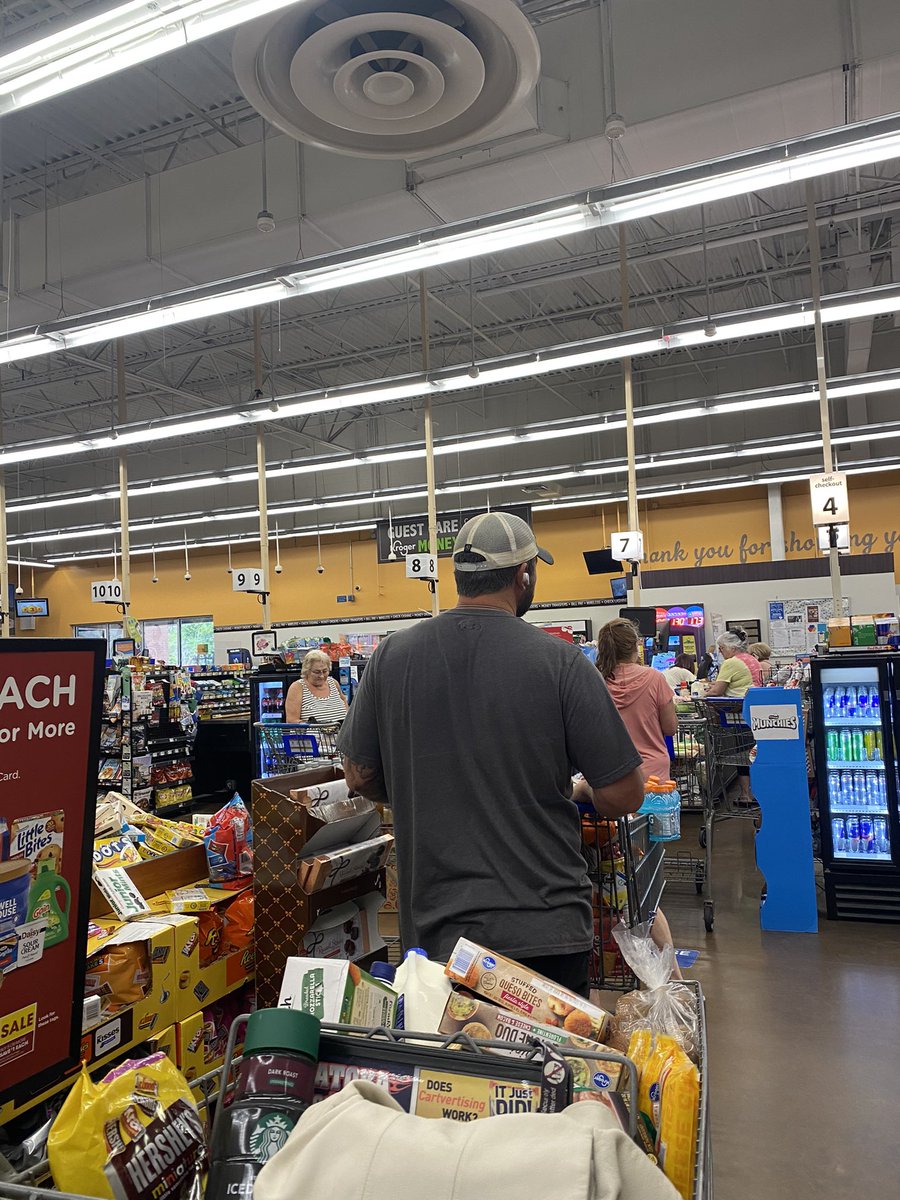 dillonmacfan's tweet photo. @kroger 1 lane open really? I have 700$ worth of groceries here that Uscan can’t handle can we please get a grip on reality Munford krogers? https://t.co/ja0GQ77qM7