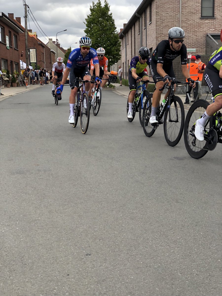 TrijpVan's tweet image. Niewe bidon voor David in de kopgroep Westrozebeke