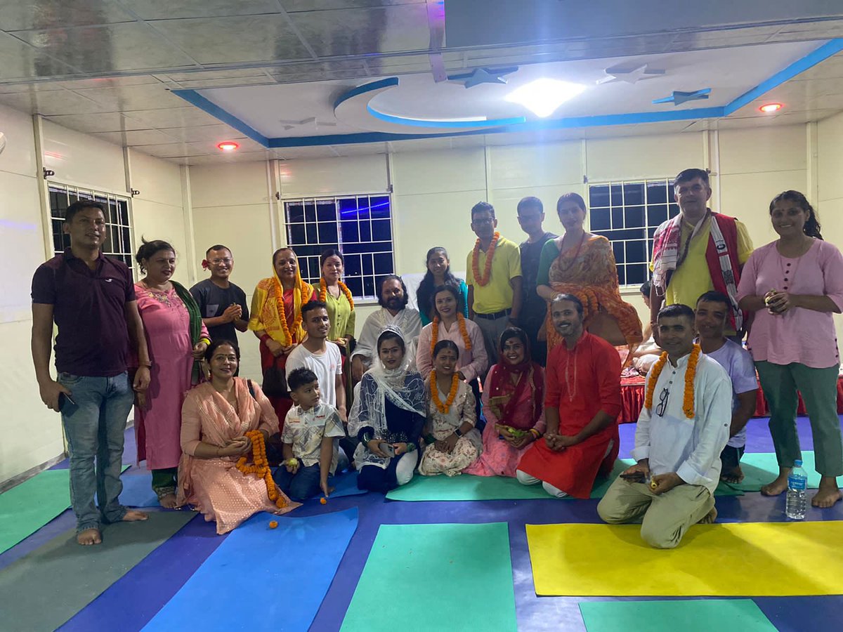 JGDSwamiji's tweet photo. #SravanRudraPuja 2022 today evening samoohik puja from #Birtamode #jhapa #Nepal #VDSNepal
#ArtOfLivingNepal https://t.co/sxN4d9iU3h