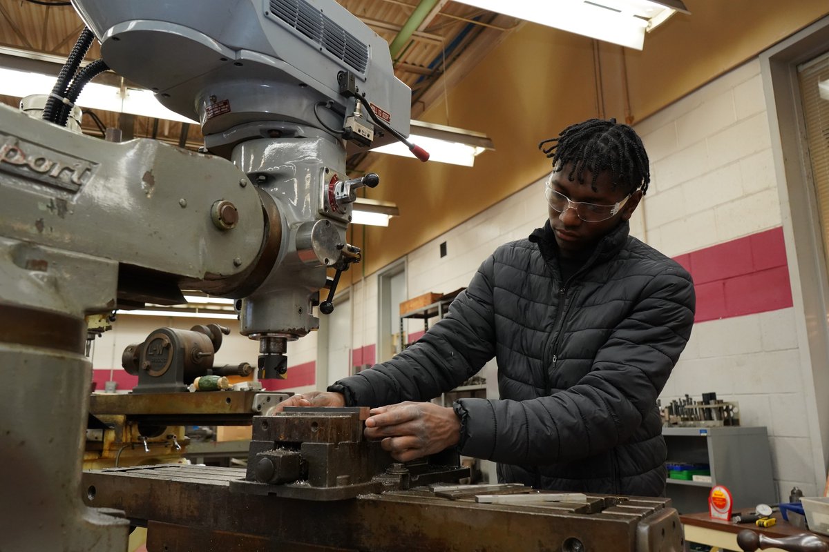 OCtechEdu's tweet image. Got questions about how #wellchangeyourlife at OCtech? Stop by our Admissions Office today to get answers and receive free tuition this fall! #MTT #machinetooltechnology #toolmaker #diemaker #cncoperator #idefysc