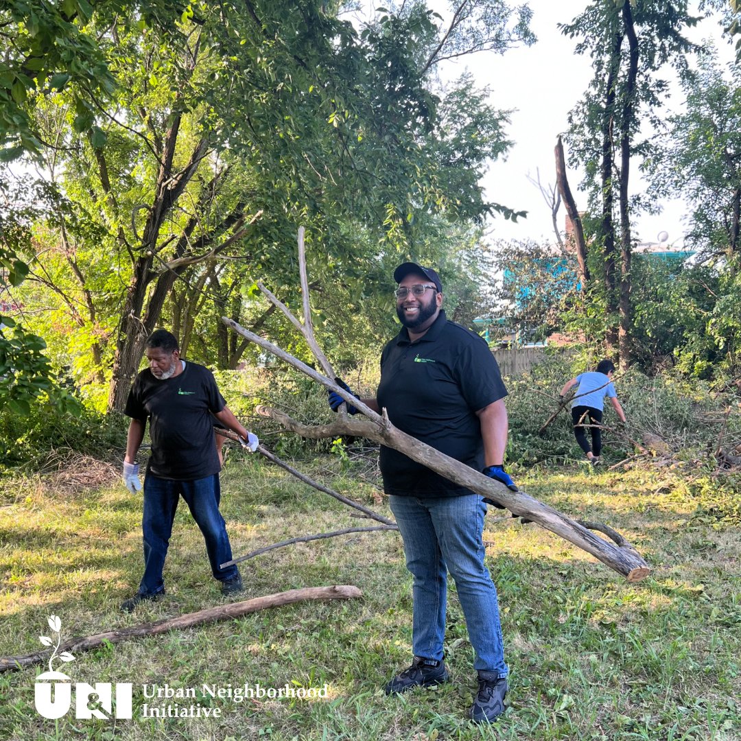 UNI_KansasCity's tweet photo. Thank you Wendell Phillips Downtown East Neighborhood Association and Neighbors for welcoming us into your neighborhood. Special thanks to H&R Block’s #MakeEveryBlockBetter community impact platform and The H&R Block Foundation for their support of our lot clean-up. @HRBlock https://t.co/mkOR1T19qU