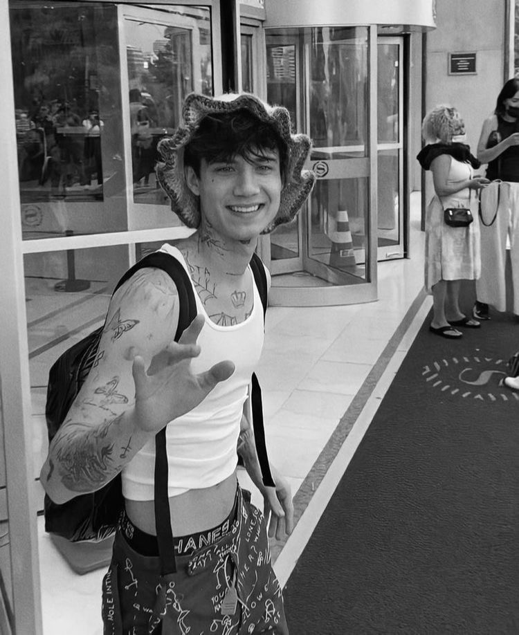 comfortjxdn's tweet image. no love will ever compare to how much jaden loves his fans 🫶🏻