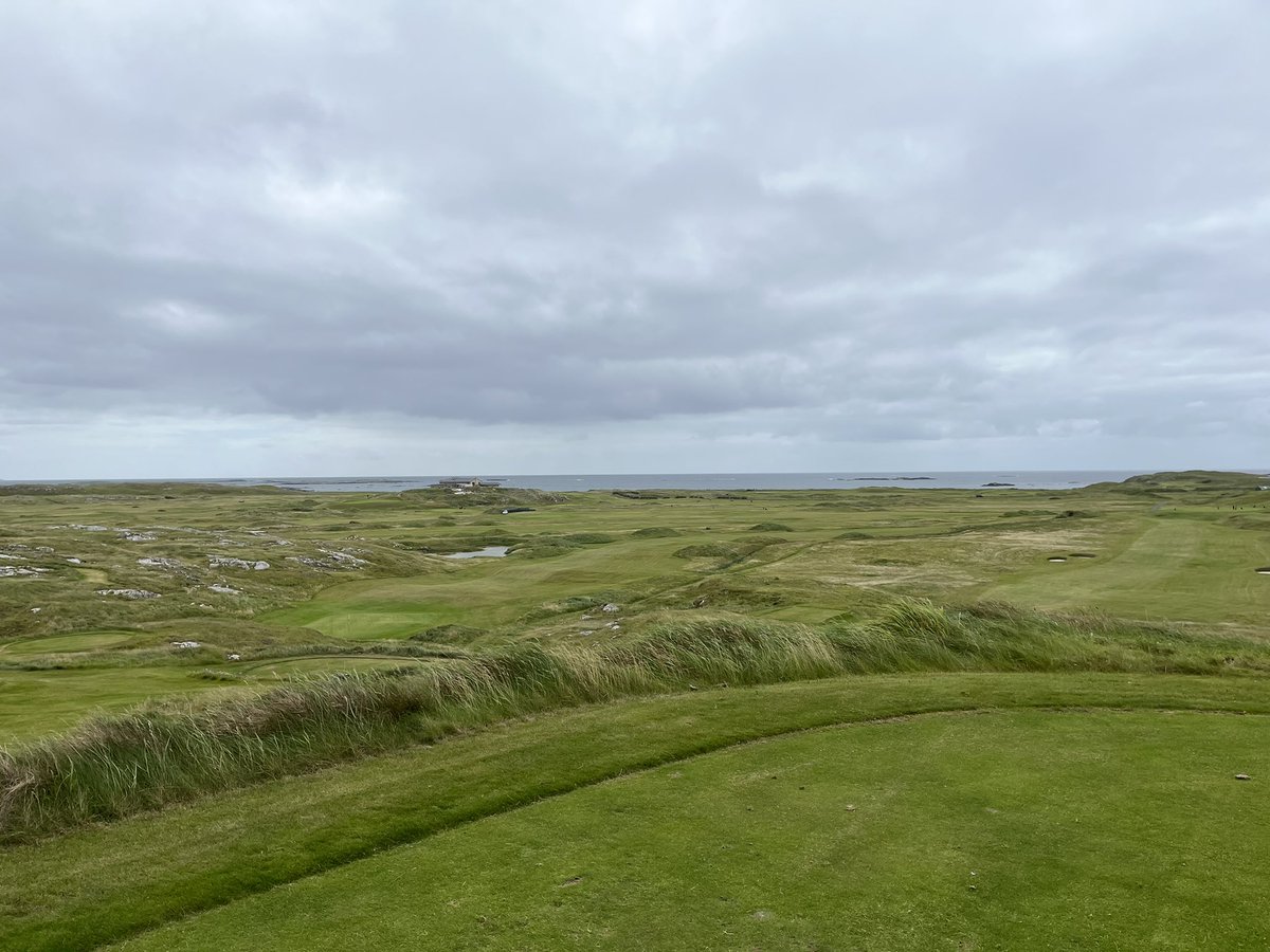 The view at Connemara is ridiculous. Day two on the #ChasingScratchIreland2022 #FairwaysandFunDays was the first taste of links golf for me. Playing Carne tomorrow.