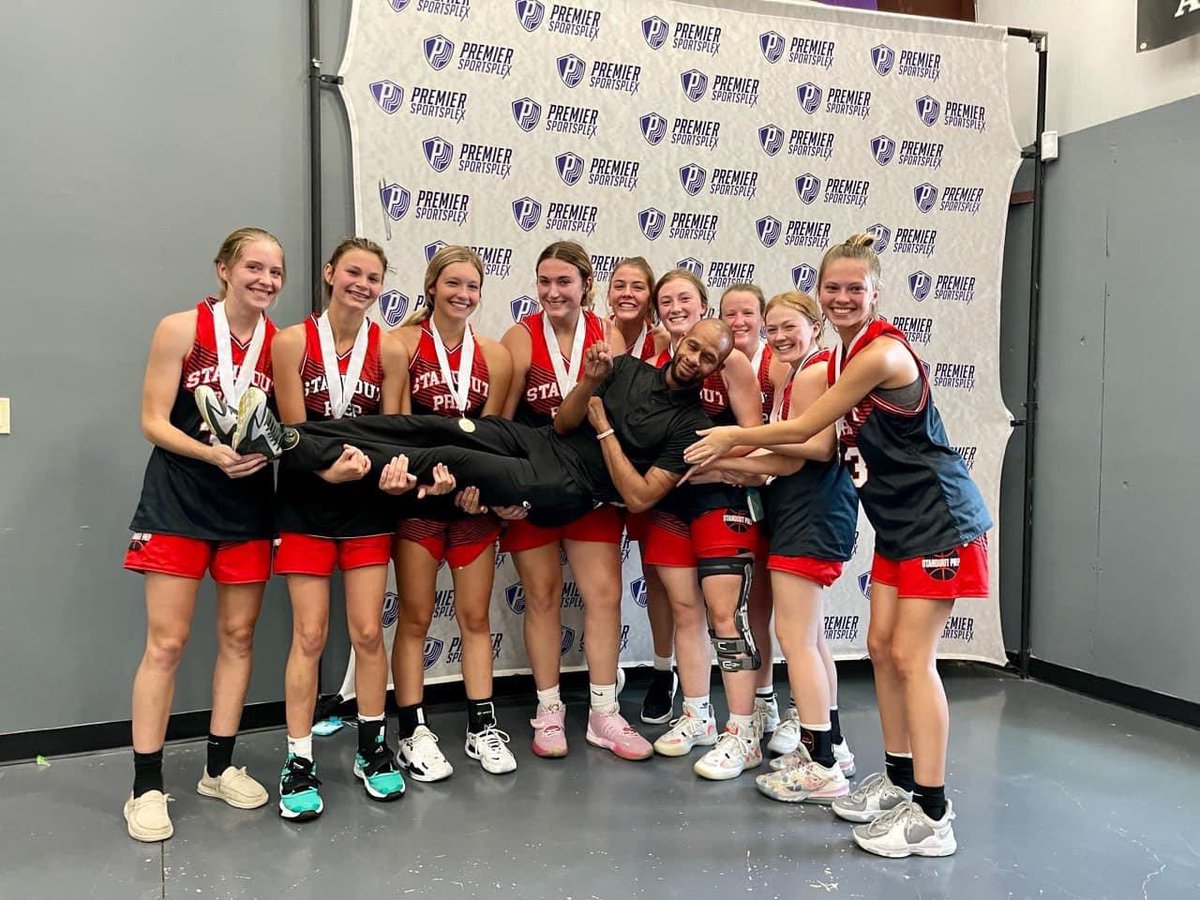 hhodges55's tweet photo. We finished off our last AAU season with a win! I’m so grateful I got to be a part of this team. Stanley, thank you so much for helping me grow not only as a player, but as a person as well. That’s a wrap for AAU! @Standout_Prep @Go_Stanley @mikemillsnc @PGHMissouri https://t.co/GpzX7cScLj