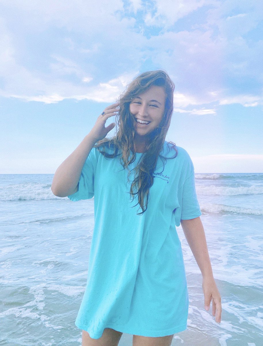 “Still wear your t-shirt” 💗 

✨NOT✨SUMMER✨WITHOUT✨YOU

#NewMusic #SpotifyCharts