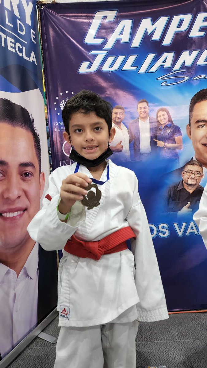 El Colegio San Francisco de Asís felicita a Luiz Gustavo Peña por haber obtenido el segundo lugar en el Campeonato Juliano de Karate Do realizado en el Gimnasio Adolfo Pineda
Muchas Felicidades !!! 
#orgullo_franciscano