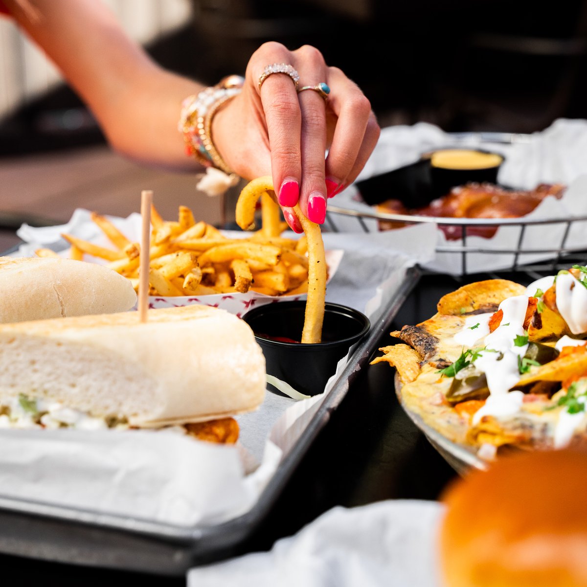 Come for dinner on the patio, stay for Trivia at 8pm! 🍟🍻