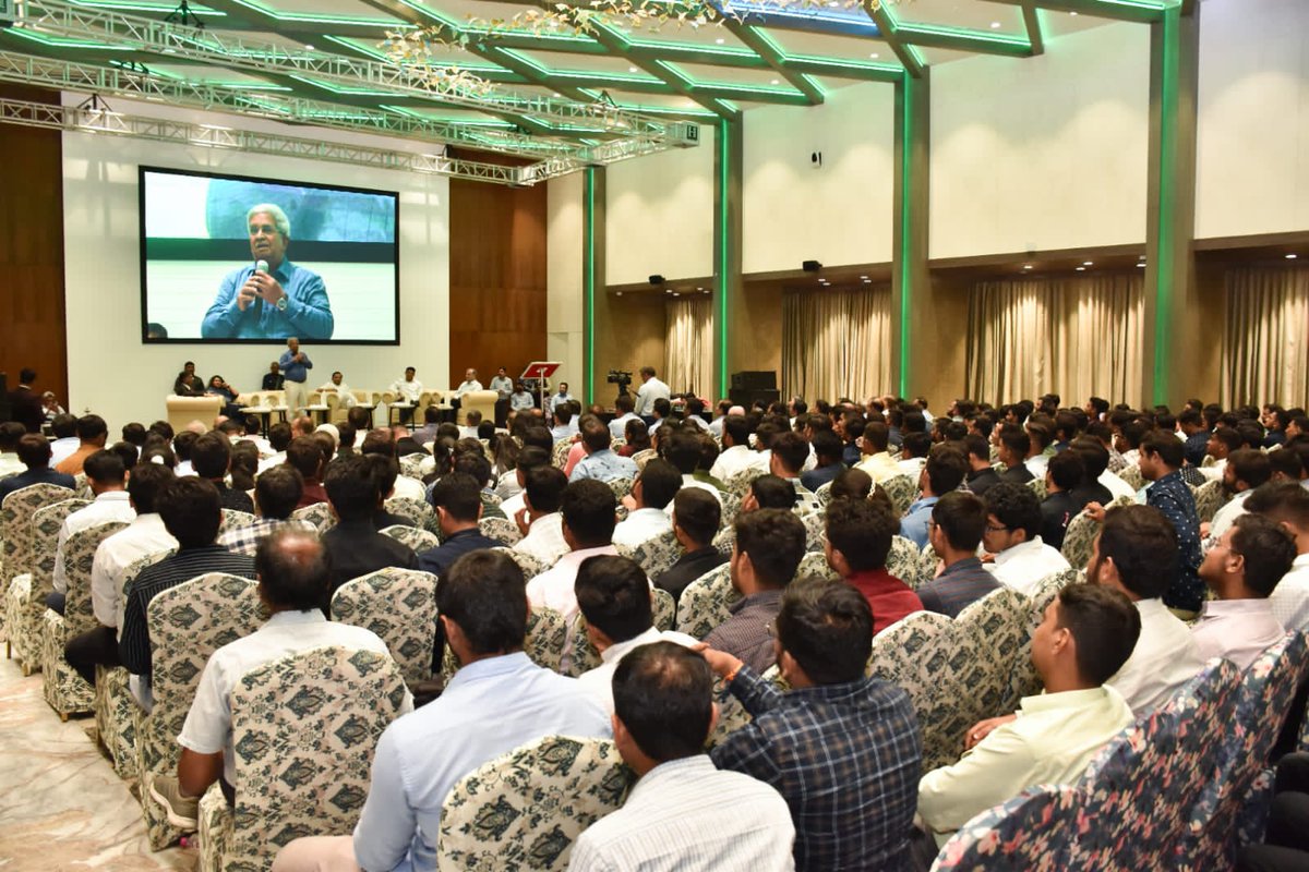 KanuDesai180's tweet photo. વડોદરા ખાતે ગુજરાત એનર્જી  ટ્રાન્સમિશન કૉર્પોરેશન (GETCO)માં ભરતી પામેલ ૩૨૨ વિદ્યુત સહાયક જુનિયર ઇજનેરનો ૨૨મો ઇંડક્શન કમ ઓરિએન્ટેશન પ્રોગ્રામનો સમાપન સમારોહ યોજાયો, ત્યારે આ કાર્યક્રમમાં ઉપસ્થિત રહી, વિદ્યુત સહાયકોનો ઉત્સાહ વધાર્યો. https://t.co/jFX9rXzhkC