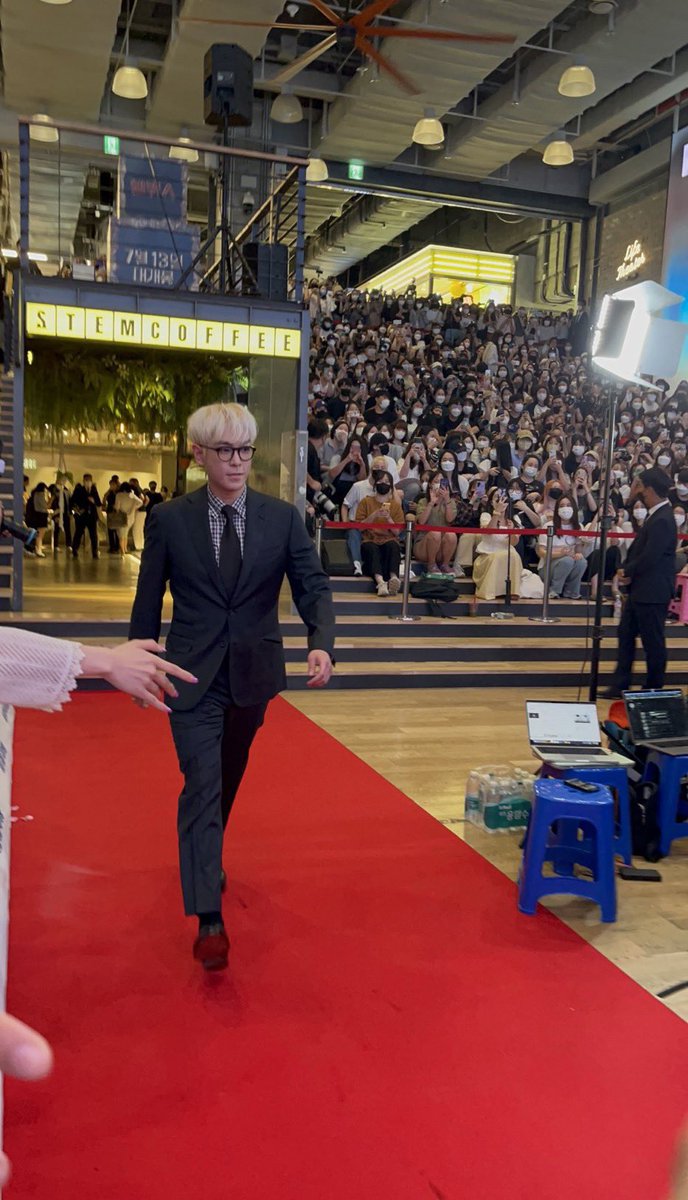 Looking good sir 😎

#BIGBANG #TTTOP #ChoiSeungHyun