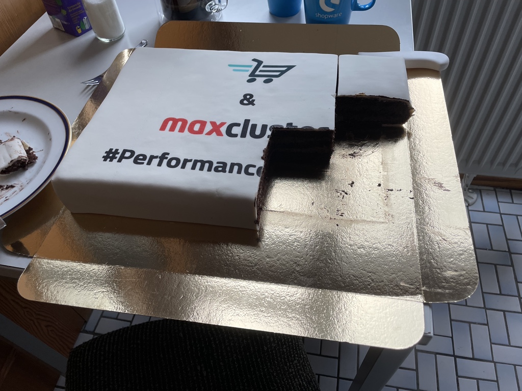 Fast vergessen, <a href="/maxcluster/">maxcluster - Optimized E-Commerce Hosting</a>, DANKE DANKE DANKE! Vom ganzen Team!
Coole Aktion 😎😎