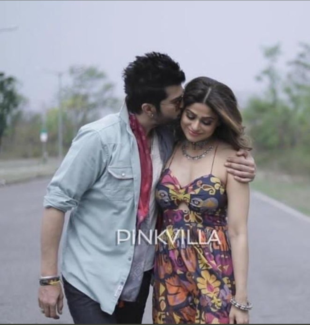 LoveforRaq's tweet photo. They say a kiss on the forehead is a secret message of love and tenderness. 
#ShaRa are epitome of those and much much more.
May god protect these amazing humans 🤗❤️🥰🧿🧿
.
.
@RaQesh19 @ShamitaShetty 
#RaqeshBapat #ShamitaShetty
#ShaRaFam https://t.co/xULc22txRJ