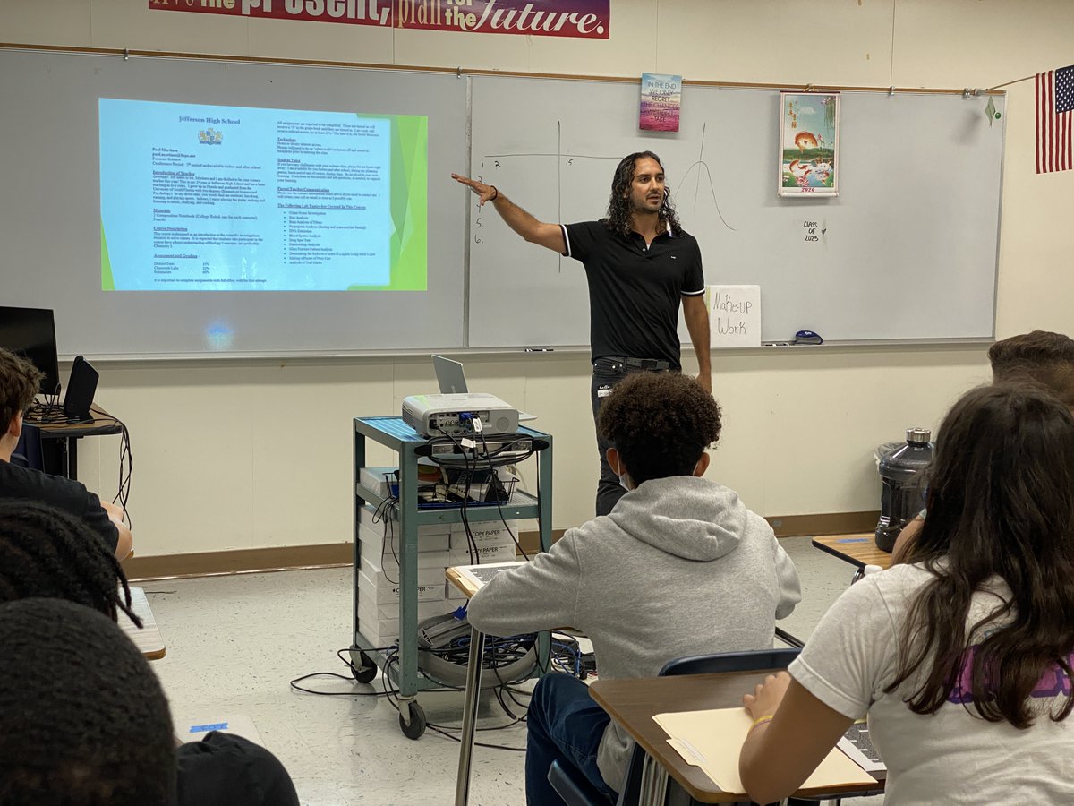 HillsboroughSch's tweet image. WELCOME TO THE DRAGON&apos;S DEN! 🐉

@Tampajhs/@jhsmagnet&apos;s C/O &apos;26 got a sneak peek of their new school today. As part of their 3-day FAST Camp, students will rotate between different classrooms, meet with teachers from various subjects, &amp;amp; take part in fun ice-breaker activities.