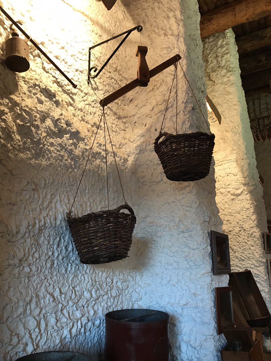 Un paseo por el pueblo y te asaltan diferentes formas de medir y pesar