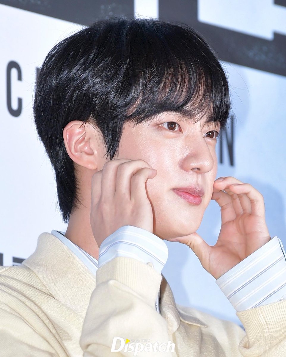 MomentsArmy's tweet photo. KIM SEOKJIN AT VIP PREMIERE (+) 
#BTS #BTSARMY @BTS_twt #eventobts #BTSJIN #bts https://t.co/ejLlGurVwn