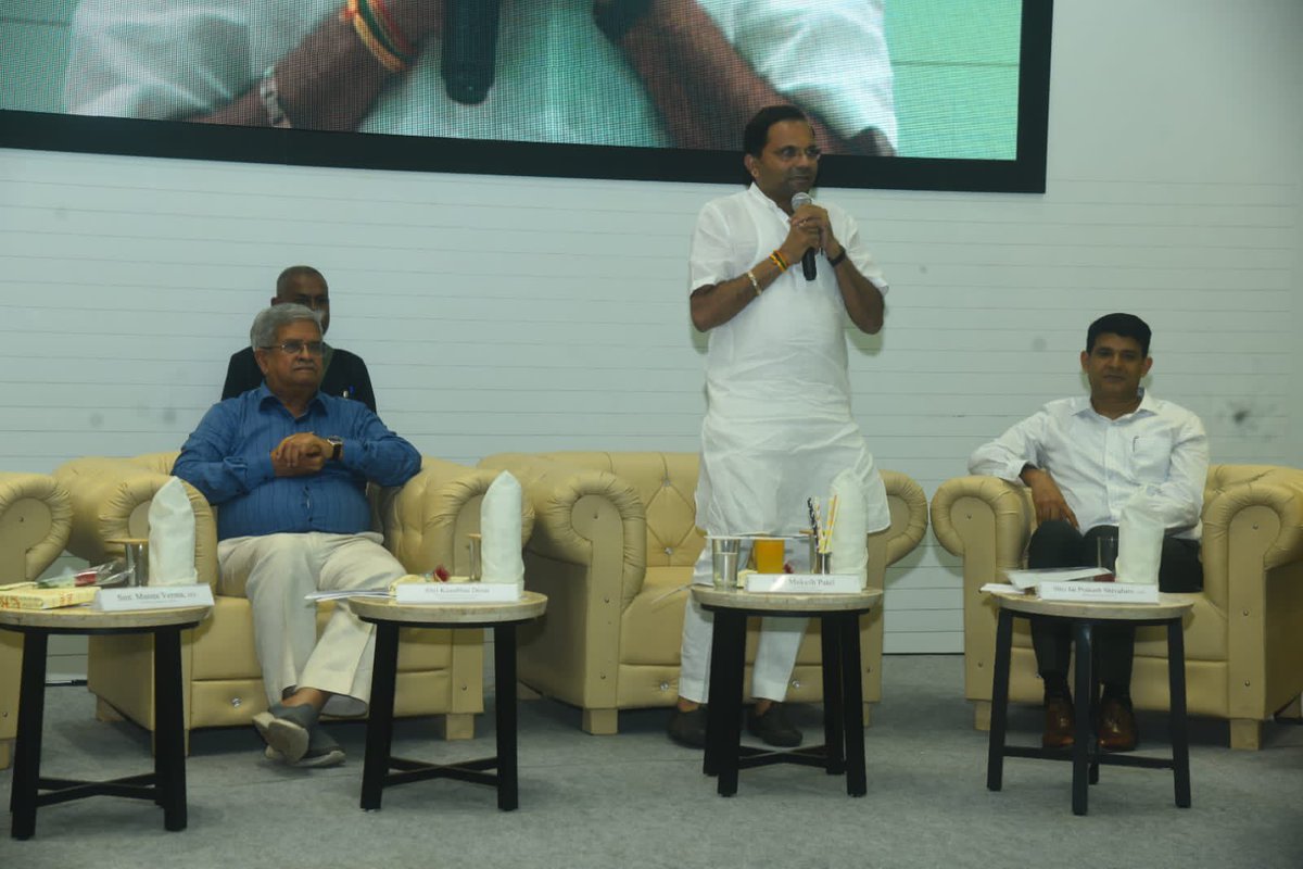 mukeshpatelmla's tweet photo. આજ રોજ વડોદરા ખાતે ગુજરાત એનર્જી ટ્રાન્સમિશન કોર્પોરેશન (GETCO)માં ભરતી પામેલ 322 વિદ્યુત સહાયક જુનિયર ઇજનેરનો 22nd Induction cum Orientation પ્રોગ્રામનો સમાપન સમારોહમા રાજ્ય સરકારના કેબિનેટ મંત્રી શ્રી @KanuDesai180 સાથે હાજરી આપી. @CMOGuj @InfoGujarat https://t.co/FzLKIoEO06