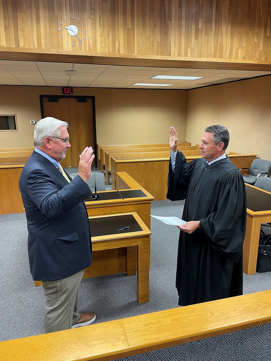 AssociatedAsph2's tweet photo. Congratulations to Bill Kirk on being appointed by Governor Glenn Youngkin to the Virginia Port Authority’s Board of Commissioners. He was sworn in on July 1 by The Honorable J. Christopher Clemens, Chief Judge of the 23rd Judicial Circuit of Virginia. 
https://t.co/m0spgqJphA https://t.co/rlur6N0l3s