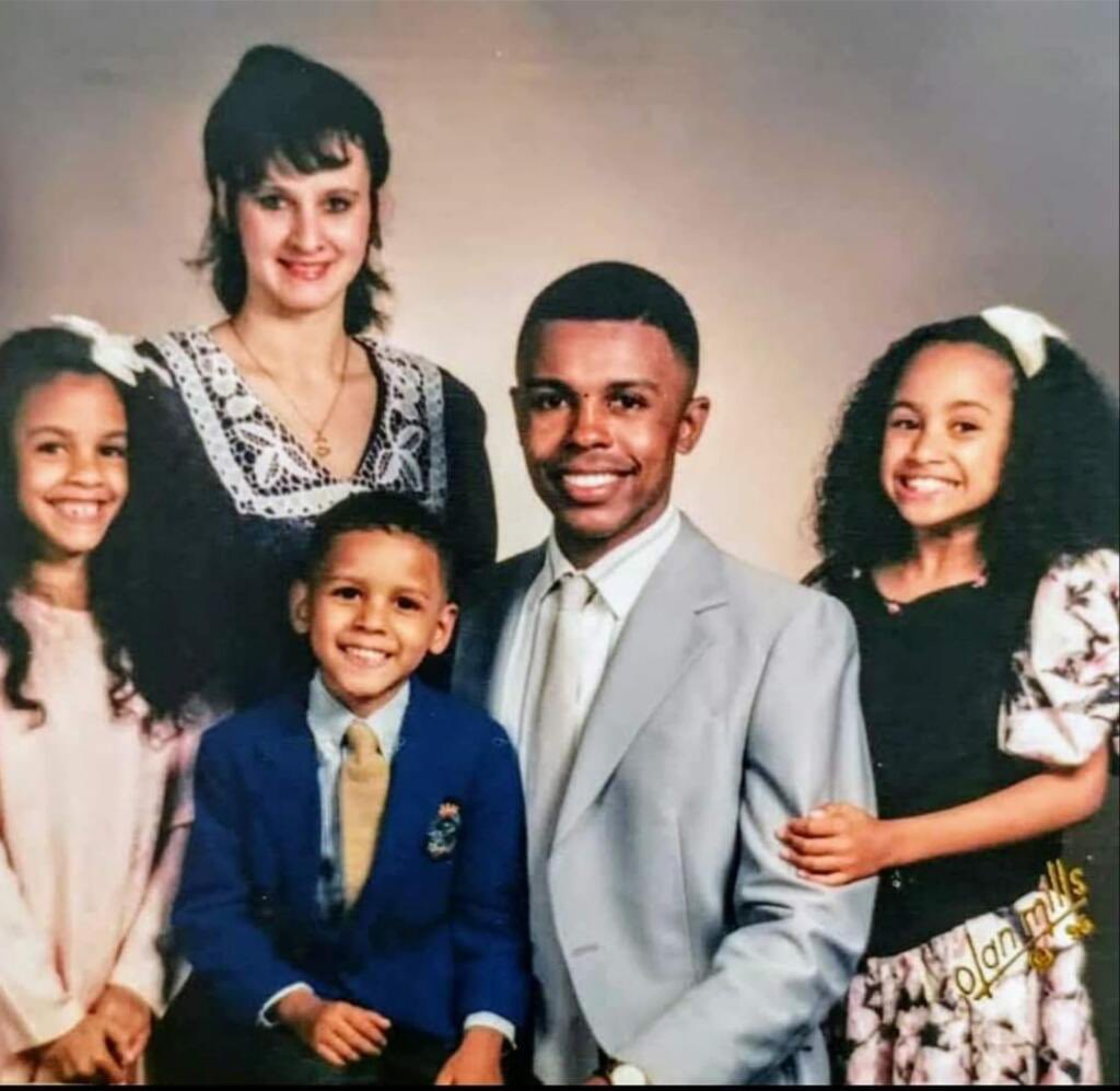 iamkeyali's tweet photo. After almost losing my life I really wanted to focus more on family. I grew up without a father and all I have is pictures and a first name to go off of. His name is Marvin. I’ve seen Twitter work miracles for others 🥺 https://t.co/WZLA8lMiQr