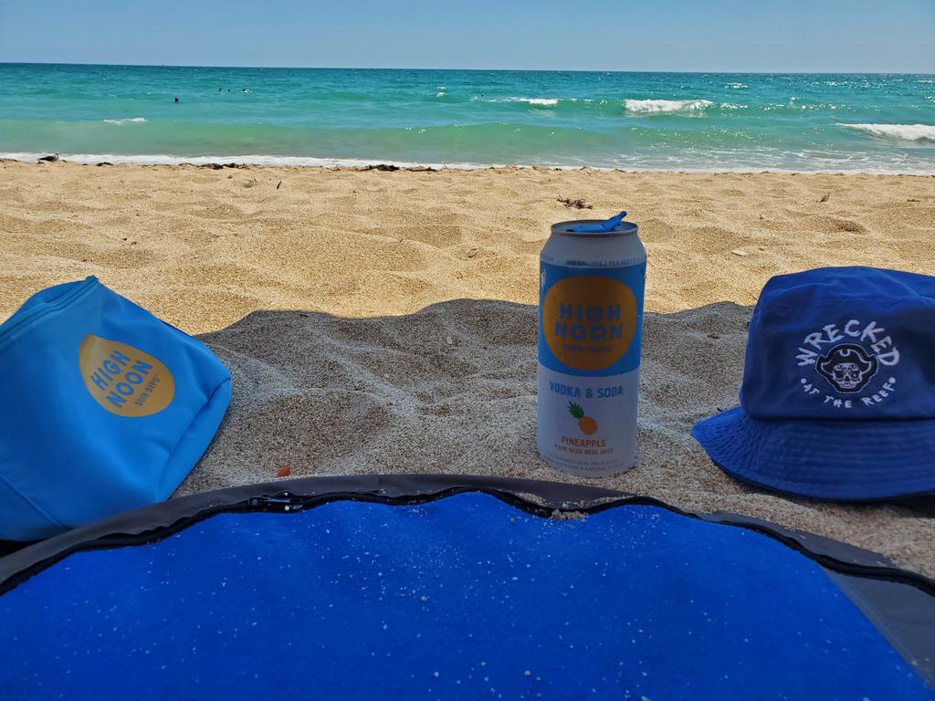 JimmyB991's tweet photo. Right near da beach!
@highnoonsunsips https://t.co/YTgIUOsxO1