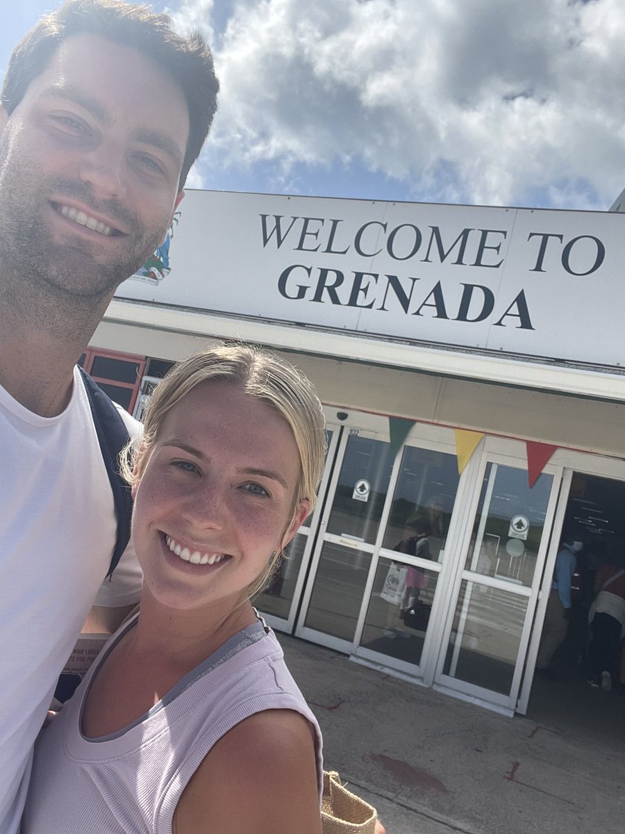 beaubeech02's tweet image. Honeymoon w/@emmapbeech 😎