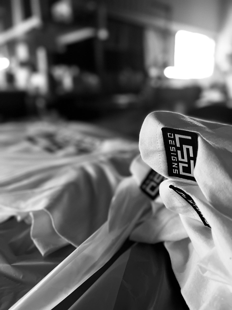 LSDDesigns1's tweet photo. 追加生産中✨
#lsddesigns
#LSDデザインズ
#ロゴT
#織りネーム付き
#職人縫い付け
#Osaka_Lab
#潜入 https://t.co/DWCpeUm8uu