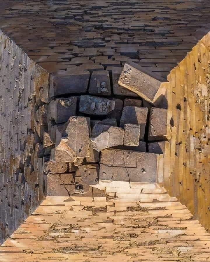 JohnNosta's tweet photo. Perspective.  #Pyramid https://t.co/LFVgDXLK90