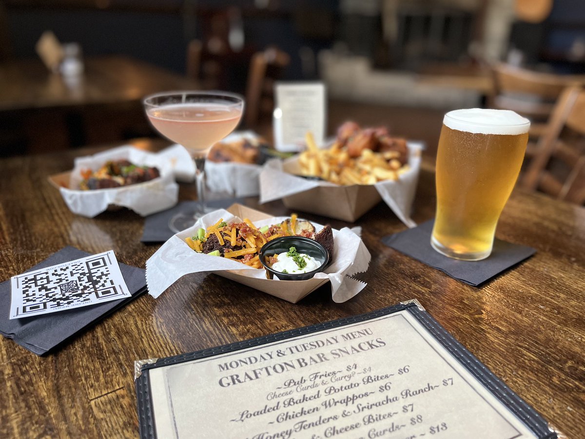 It’s Monday &amp; our Bar Snack Menu is available from 5pm. Stop in for a drink &amp; a snack. #thegrafton #lincolnsquarechicago #barsnackmenu #chicago #mondaynights