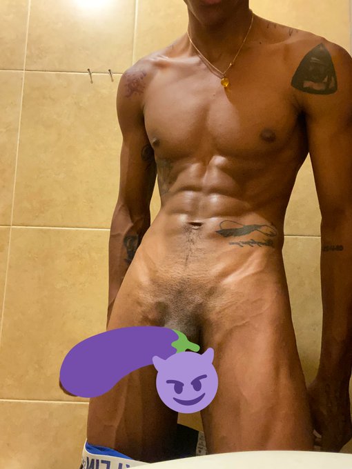 H&aacute;blame al interno😈😈 https://t.co/72uArdudgZ https://t.co/w4j0ybCQ4Q