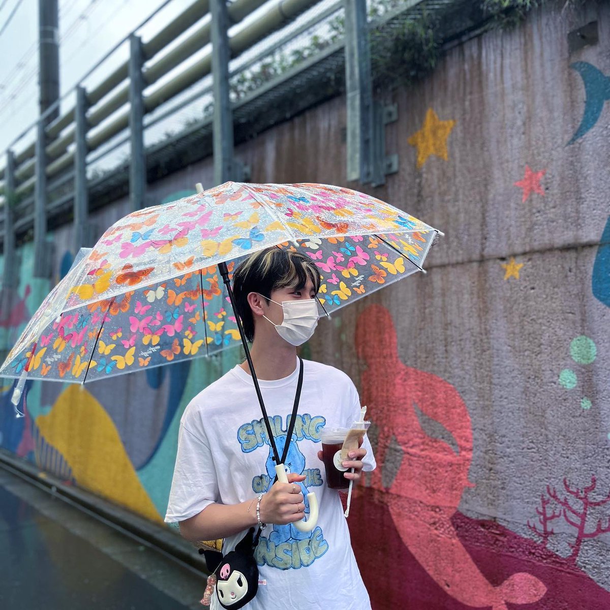 └ 📷 #IG | 25.07.22 

[#INTAE]
 
"No Japão, onde chove todos os dias 💧"

#블랙레벨 #BLACK_LEVEL #NEW_START #BLACKLEVEL  #TOKYO_LIVE_2022