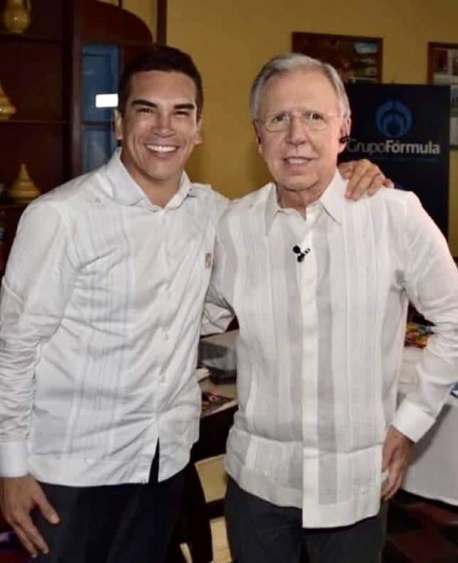 Cuando Alito y el teacher eran brothers...vestian como mellizos y todo era chayote, risas y felicidad...

¡Ay Layda! azi no...