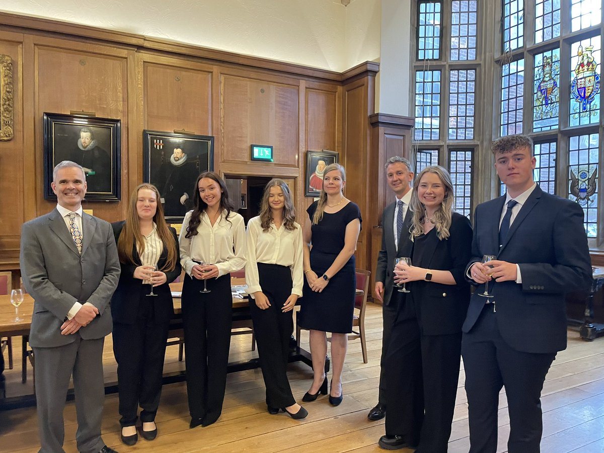 hicksaelizabeth's tweet photo. Fantastic 1st day for this year’s @LEDLETAimHIgh successful 10 students in London. A debate at Grays Inn chaired by Mr Justice Griffiths followed by a reception. #socialmobility   #LegalWales #GraysInn. So important to show young people in Wales that they can aim high. https://t.co/HJfT52BjcK