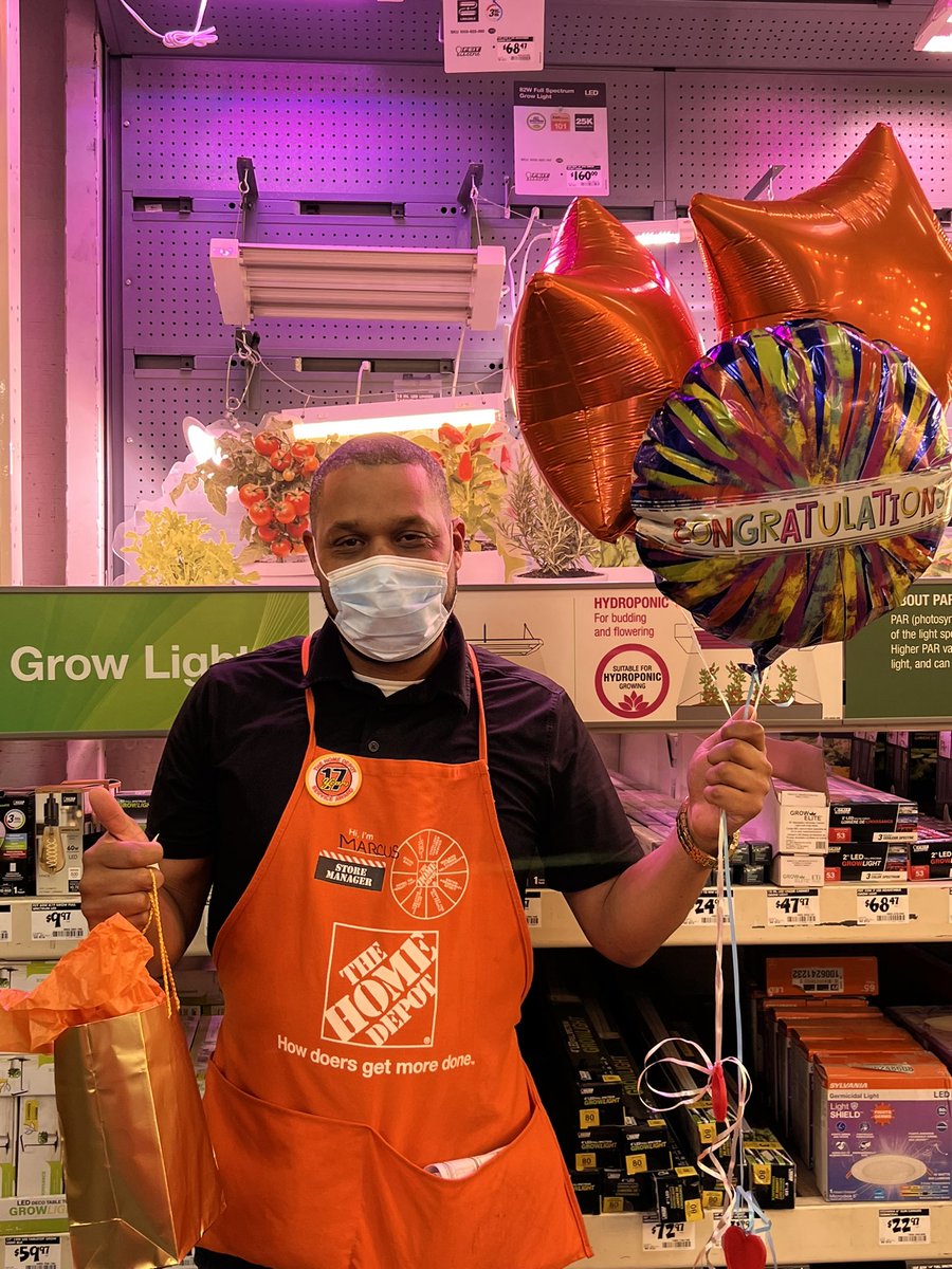 HD_chloeholstad's tweet photo. 🎉CONGRATS🎉
To our newly promoted store manager Marcus!! Store 6679 welcomes you..we are very happy to have you🧡 #newSM #6679 #homedepot #PACSouth #storemanager https://t.co/7OID2D66mc