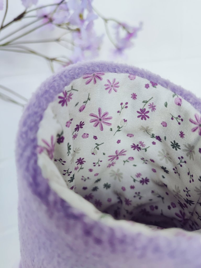 EienMateriality's tweet photo. Look how pretty this lining fabric is...the client wanted some lining fabric with flowers and we found the perfect one! πππΈπΊ#flowers #furrysofinstagram #wedding #weddingcustom #weddingwear #furrywedding #fursuitpaws #fursuitpartial https://t.co/RLn3mFCxgG
