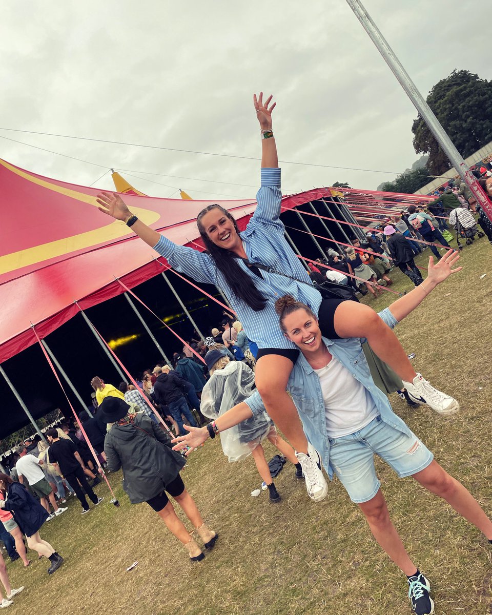 HannahVaughan91's tweet photo. Amazing weekend โบ๏ธ๐ฅณ #tramlines #sheffield #lastmintrip #sametimenextyear #DOMS #sisters https://t.co/RjTMOvMjK6