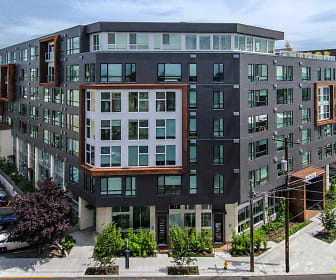 Bike_DE's tweet photo. @independent_del Not-enough-housing is not some intractable problem of quantum mechanics! Just deregulate and let people build at higher densities to meet the demand! (The best locations for new housing like this? Right👏next👏to the👏amazing👏trails in the area.) #TrailOrientedDevelopment https://t.co/Xu2GIDr5a3