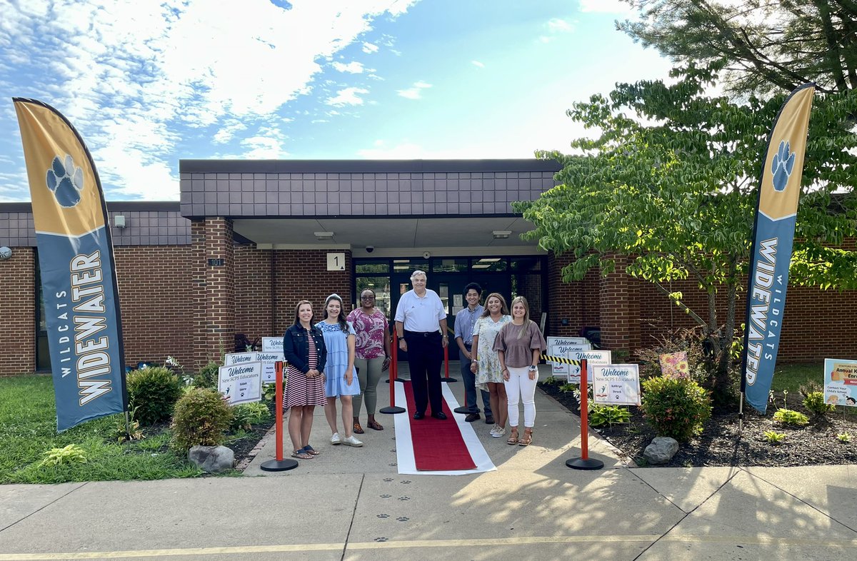 WidewaterES's tweet photo. Welcome to this incredible group of new educators! They are #EmpoweredToSucceed #WESTogetherWeRise @SCPS_Mentor360 #M360VIPs https://t.co/KlpaRuFmPu