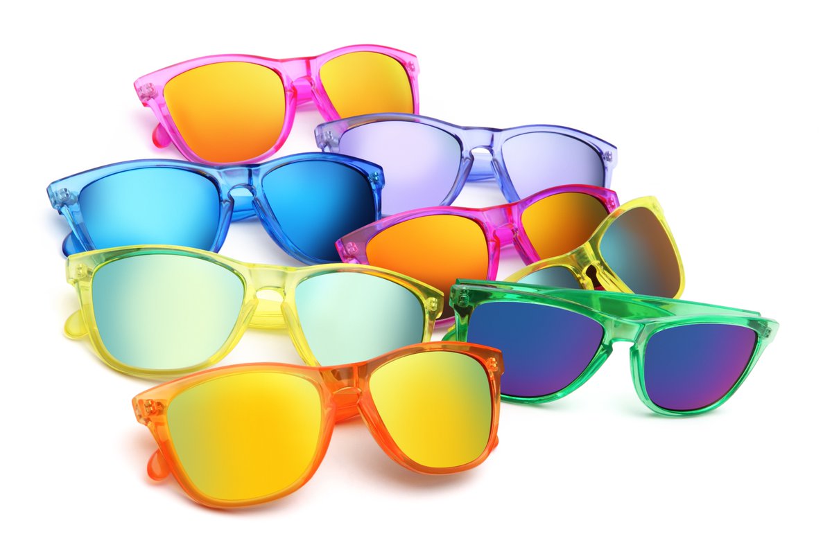 EmblemEyewear's tweet photo. Starting the week off right with your dose of style.  #MondayMotivation 

:
.
#sunglasses #emblemeyewear #womensfashion #sunglassesfashion #sunnies #summer2022 https://t.co/mI1BG6BYdu
