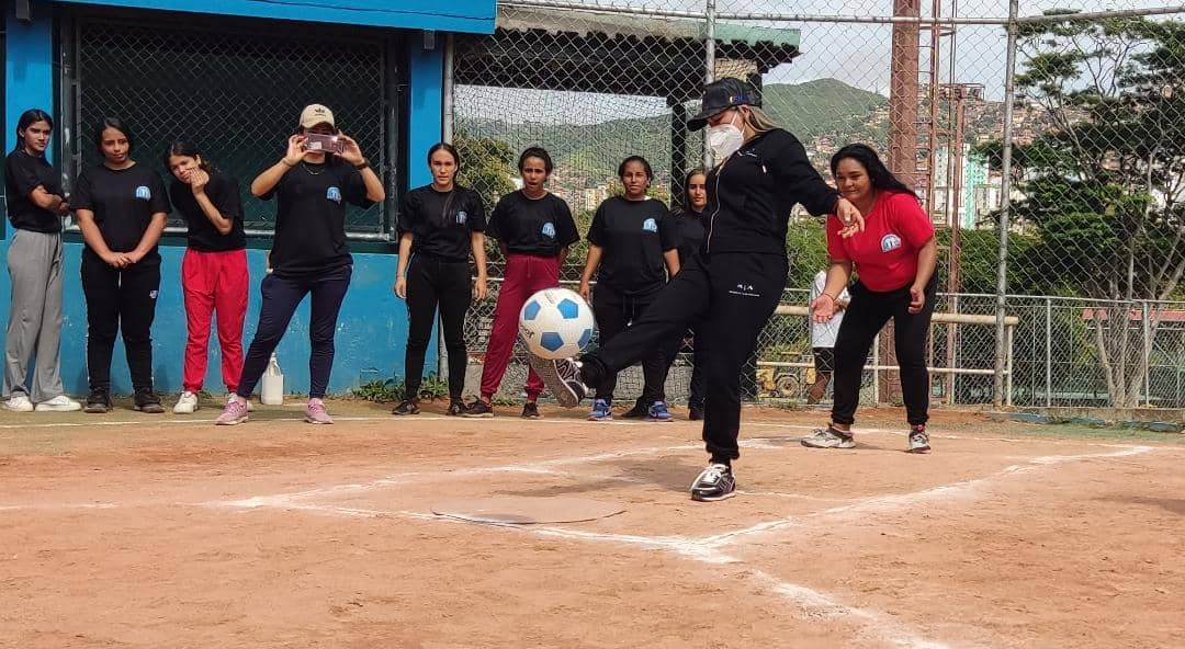 mirelct's tweet photo. Hoy iniciamos la semana aniversaria del Ministerio para el Servicio Penitenciario. 11 años escribiendo la historia de dignificación penitenciaria dentro de la Revolución. Hacia la Transformación del Hombre y la Mujer Nueva! #455AñosDeCaracas @NicolasMaduro @delcyrodriguezv https://t.co/DRVqWS03Rc