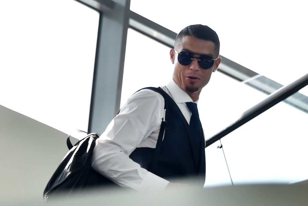 Cristiano Ronaldo finally back in Manchester today as reported by <a href="/David_Ornstein/">David Ornstein</a> - he will discuss with Man United. Erik ten Hag, waiting to meet with Cristiano as he wants to change his mind. 🚨🛩 #MUFC 

J. Mendes, pushing to find a solution. Man Utd insist he's not for sale.