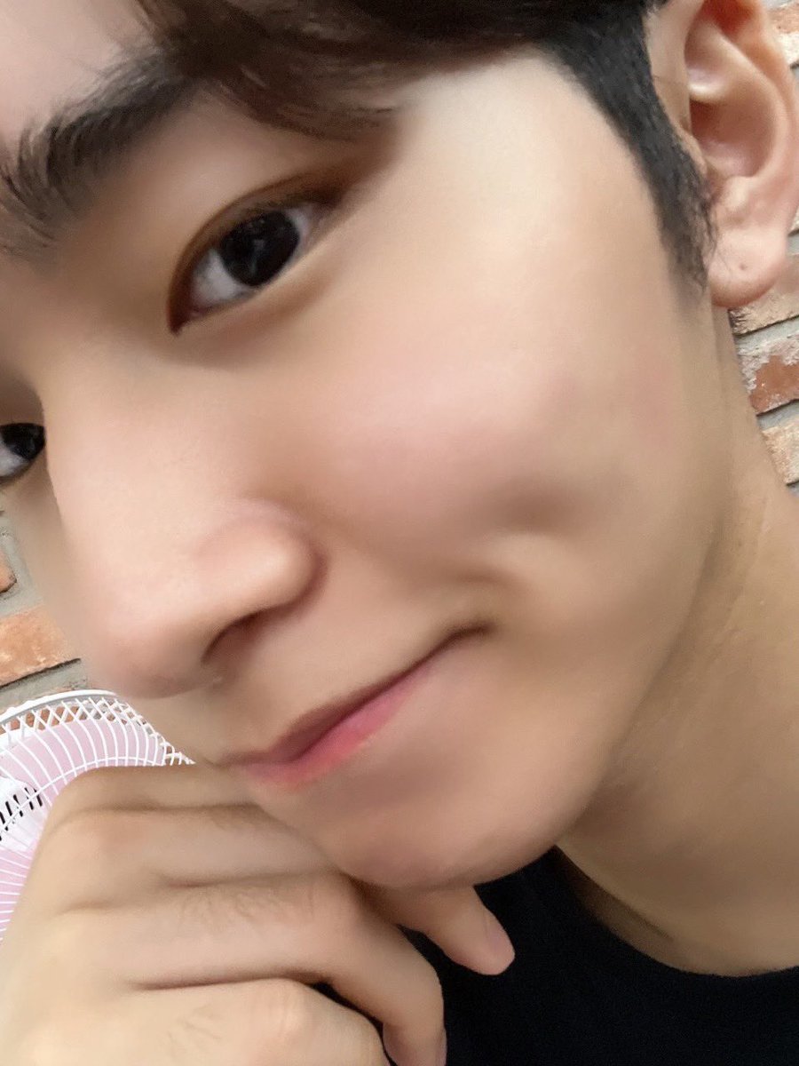 jeff_epexFR's tweet photo. [📸] 16/07/2022 - TWITTER

[#JEFF]

« Il fait beau mais il fait chaud 🥵 »

#EPEX #이펙스 #제프 @the_EPEX @by_EPEX
 
#Liix🐥 https://t.co/Qe9omBr8xV