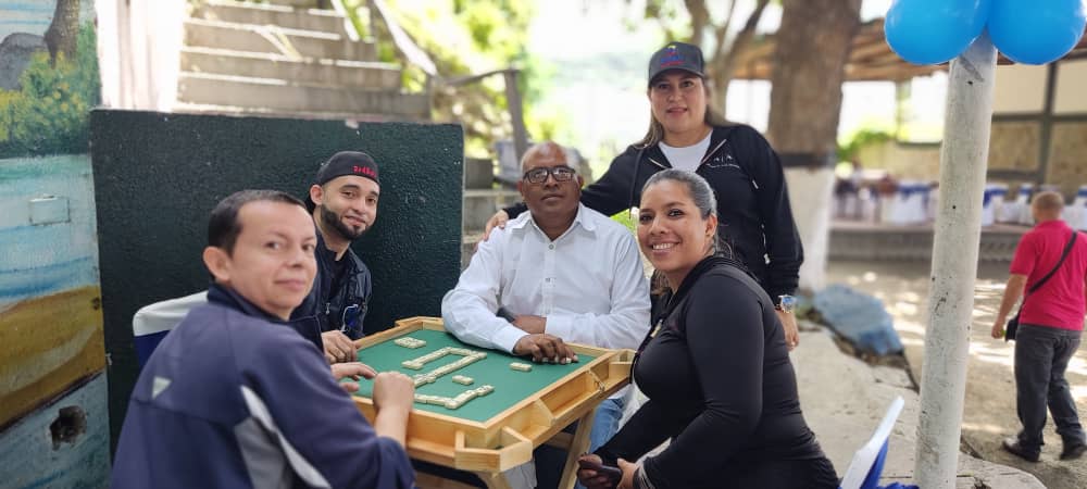 mirelct's tweet photo. Con alegría, entusiasmo y amor, celebramos juntos este 11° aniversario, servidores y servidoras penitenciarios comprometidos con el Fortalecimiento Integral del Sistema Penitenciario #455AñosDeCaracas @NicolasMaduro @delcyrodriguezv https://t.co/dMqdr5BvE4