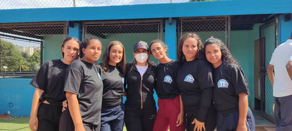 mirelct's tweet photo. Con alegría, entusiasmo y amor, celebramos juntos este 11° aniversario, servidores y servidoras penitenciarios comprometidos con el Fortalecimiento Integral del Sistema Penitenciario #455AñosDeCaracas @NicolasMaduro @delcyrodriguezv https://t.co/dMqdr5BvE4