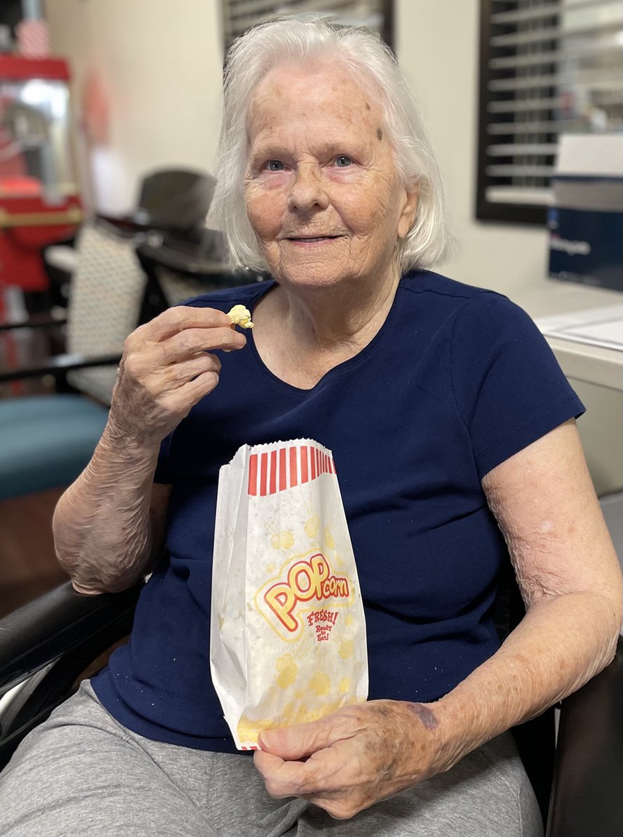WillowsatFF's tweet photo. One way to turn this dreary day around, is by enjoying some popcorn and watching funny animal videos. #gatheringwithfriends https://t.co/KYNt2YE9nH