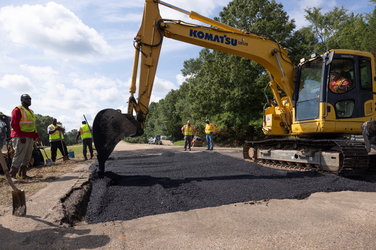MississippiDOT's tweet photo. Repairs are underway on U.S. Hwy 49 southbound between Petrified Forest Road &amp; Kennebrew Road in Hinds County after concrete buckling resulted in the temporary closure of the roadway.

Traffic is passable in both directions in a head-to-head configuration in the northbound lanes. https://t.co/XNWe7VK2AD